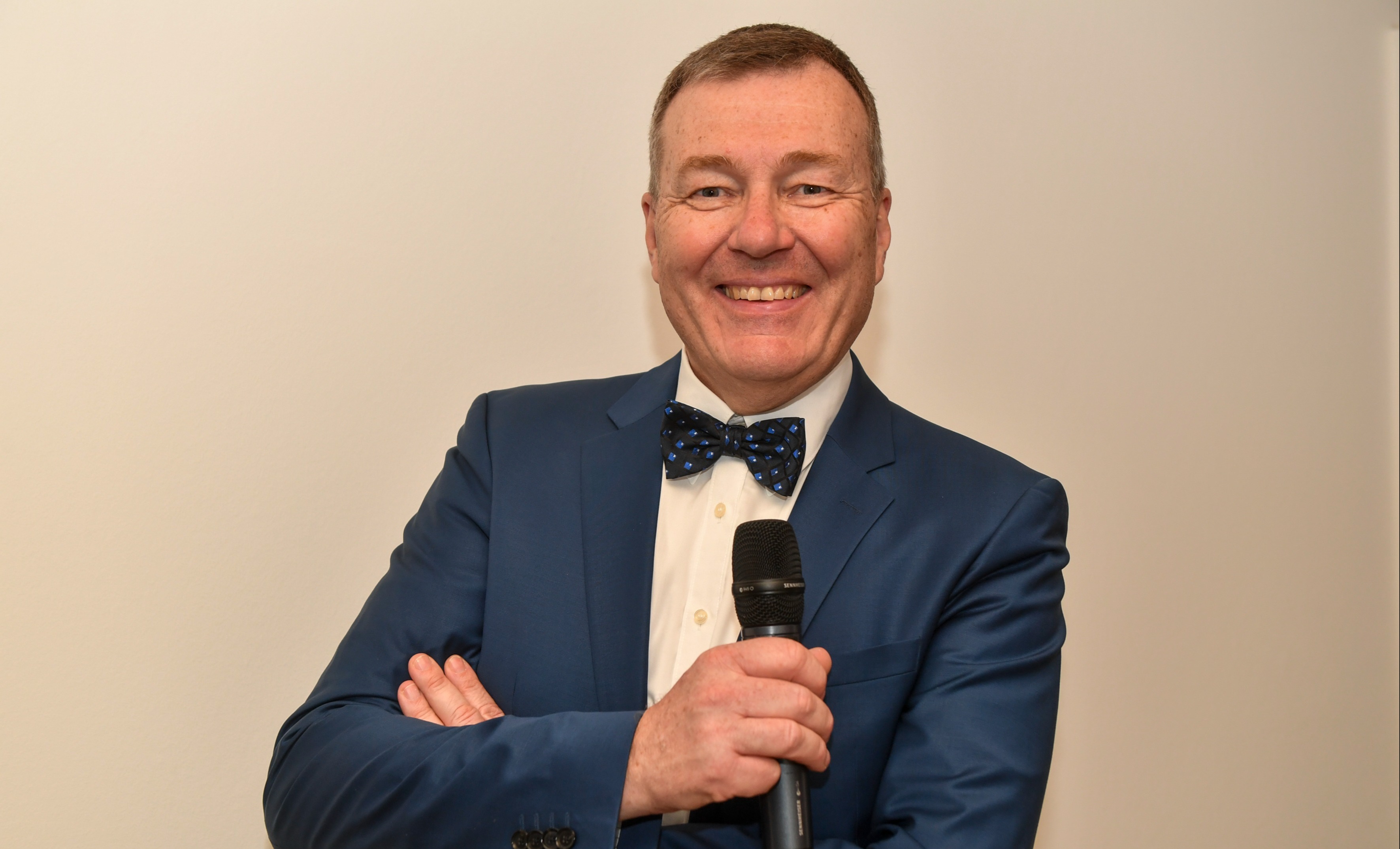 Erlebe eine unvergessliche freie Trauung mit einem einfühlsamen Trauredner in der Pfalz und Umgebung! Dein Hochzeitsredner für eine persönliche und emotionale Zeremonie – individuell und einzigartig. Jetzt den perfekten Freien Redner in Mannheim finden! 💍✨ #trauredner #freierredner #mannheim #hochzeitsredner #freietrauung #pfalz