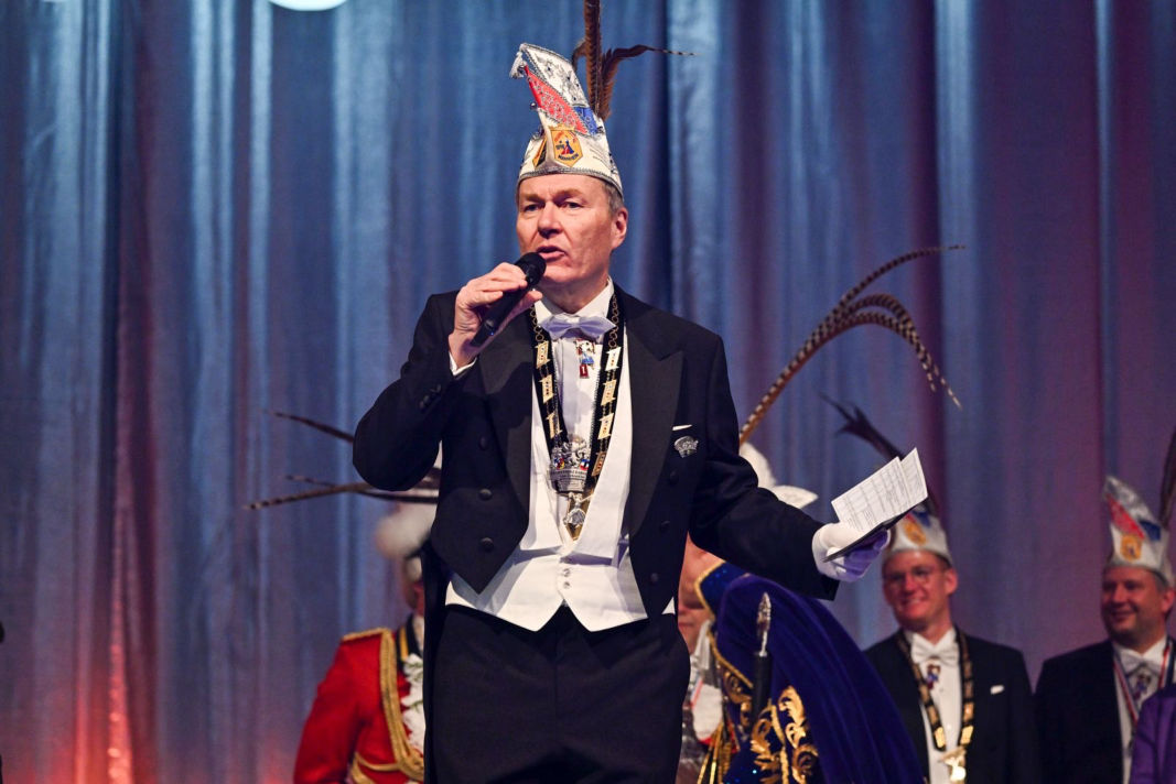 Erlebe eine unvergessliche freie Trauung mit einem einfühlsamen Trauredner in der Pfalz und Umgebung! Dein Hochzeitsredner für eine persönliche und emotionale Zeremonie – individuell und einzigartig. Jetzt den perfekten Freien Redner in Mannheim finden! 💍✨ #trauredner #freierredner #mannheim #hochzeitsredner #freietrauung #pfalz